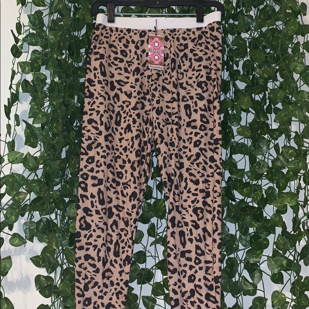 Leopard print leggings